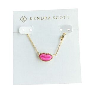 Kendra‎ Scott Lips Gold Pendant Necklace(Hot Pink Mother-of-Pearl)